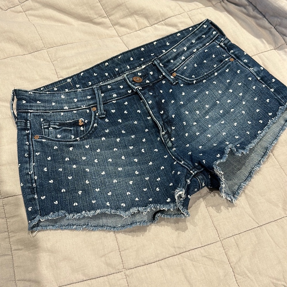 HM heart shorts